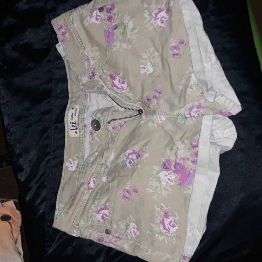 L.E.I. Ashley Lowrise Shorts sz 9 juniors